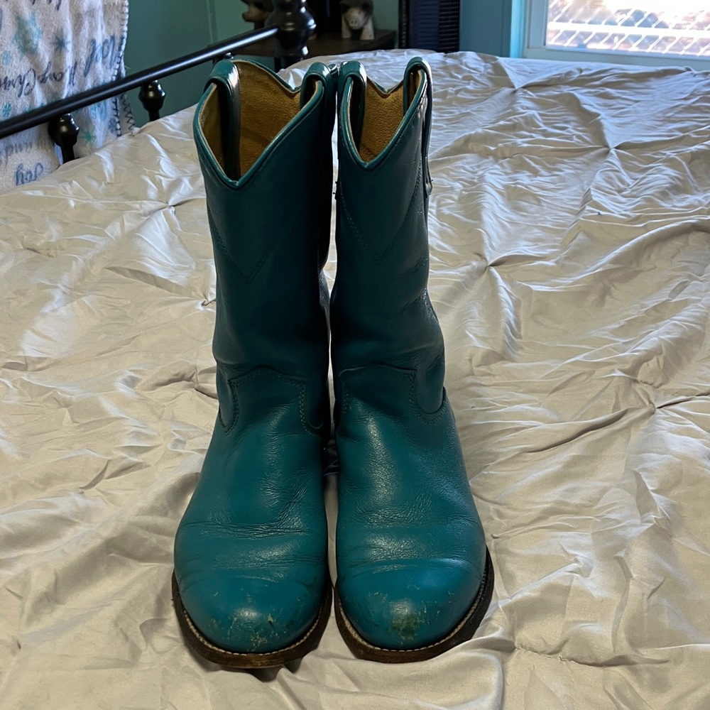 Stylish Teal Roper Boots for Women